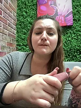 CandyShoopp online show from March 6, 5:43 pm