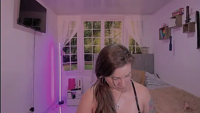 vanessabrown  online show from March 31, 4:51 pm