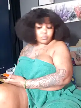 Snapshot of PearlSexxy69 chatting on September 28, 3:28 pm PearlSexxy69 online show from September 28, 3:28 pm