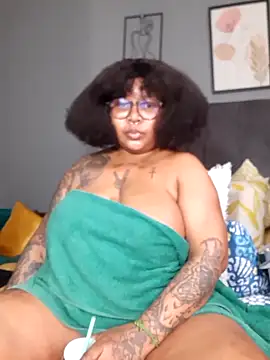 Snapshot of PearlSexxy69 chatting on October 13, 9:20 am PearlSexxy69 online show from October 13, 9:20 am