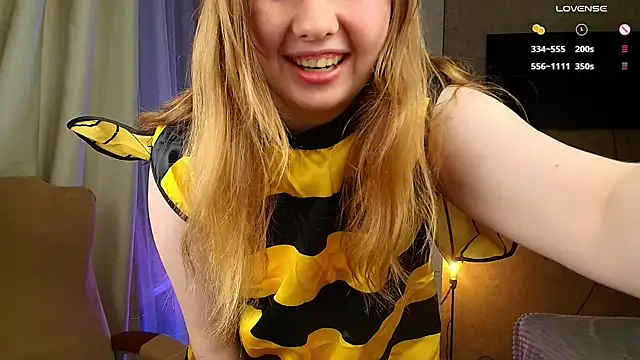 Snapshot of Vivian_cutie chatting on October 31, 3:46 pm Vivian cutie online show from October 31, 3:46 pm