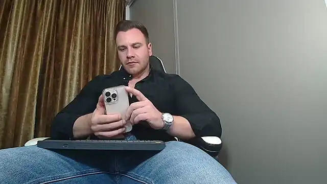 Thori92 online show from December 15, 6:45 pm