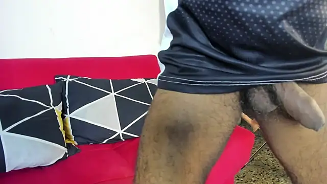 sweatyhairypig23 online show from March 18, 5:43 am