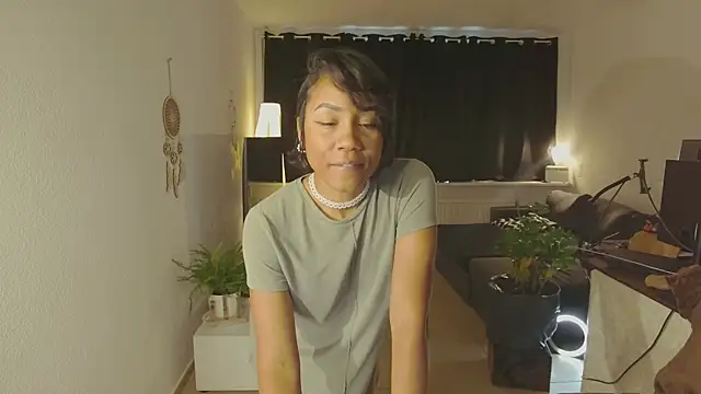 Therainqueen online show from January 13, 11:15 am