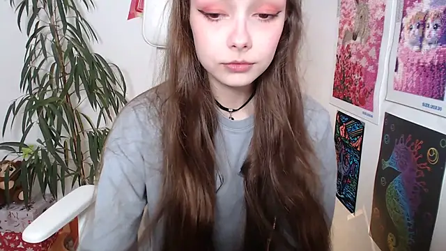 Snapshot of Michelle_Melnss chatting on December 5, 5:15 am Michelle Melnss online show from December 5, 5:15 am