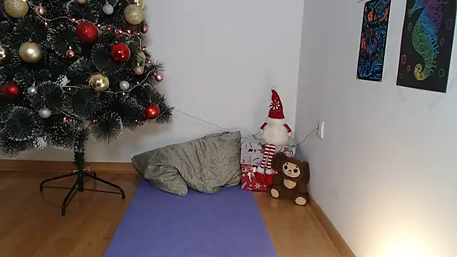 Snapshot of Michelle_Melnss chatting on December 21, 11:11 am Michelle Melnss online show from December 21, 11:11 am