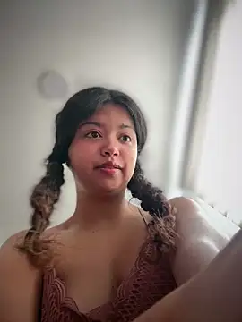 Peach Girll online show from May 14, 2:13 pm