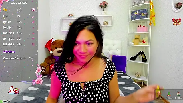 Mollywell online show from December 9, 8:44 am