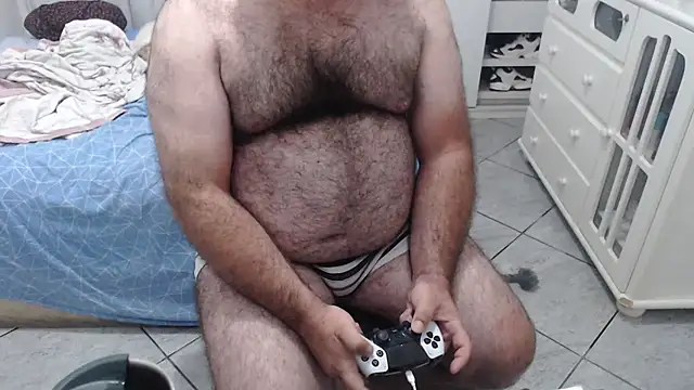 Snapshot of MysterBearMG chatting on January 4, 1:42 am MysterBearMG online show from January 4, 1:42 am