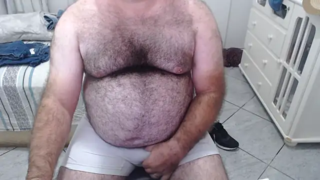 Snapshot of MysterBearMG chatting on January 8, 2:25 am MysterBearMG online show from January 8, 2:25 am