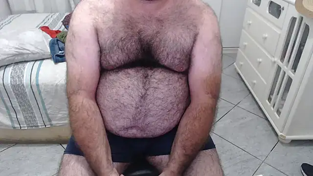 Snapshot of MysterBearMG chatting on January 13, 12:51 am MysterBearMG online show from January 13, 12:51 am