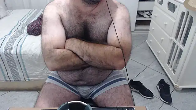 Snapshot of MysterBearMG chatting on January 14, 12:11 am MysterBearMG online show from January 14, 12:11 am