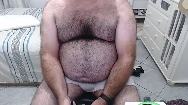 Snapshot of MysterBearMG chatting on January 25, 3:40 am MysterBearMG online show from January 25, 3:40 am