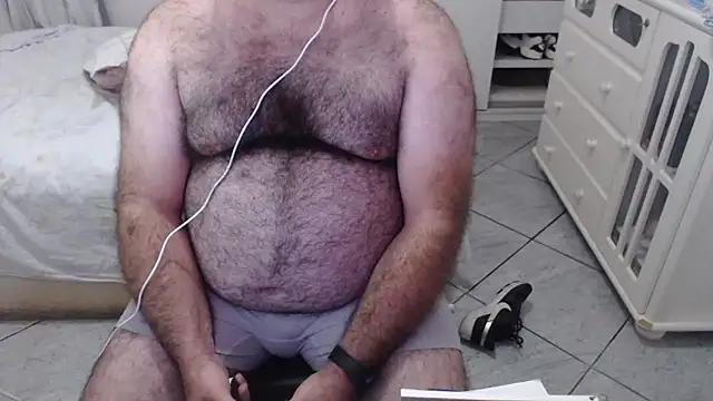 Snapshot of MysterBearMG chatting on January 29, 12:33 am MysterBearMG online show from January 29, 12:33 am