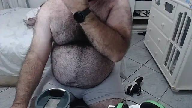 Snapshot of MysterBearMG chatting on January 29, 3:33 am MysterBearMG online show from January 29, 3:33 am