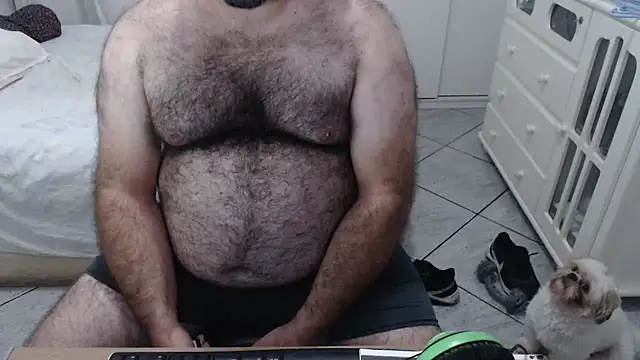 Snapshot of MysterBearMG chatting on February 1, 1:34 am MysterBearMG online show from February 1, 1:34 am