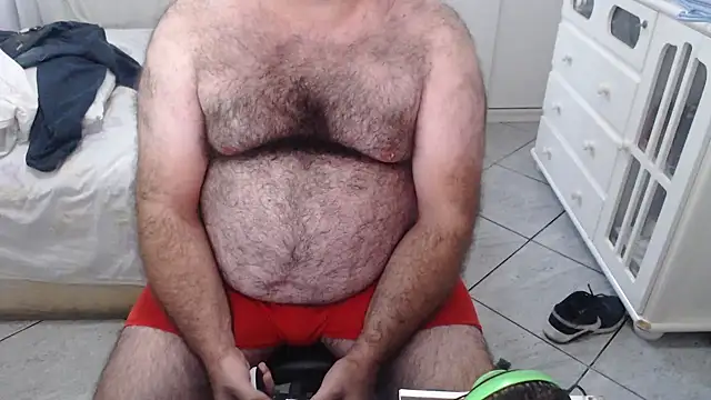 Snapshot of MysterBearMG chatting on February 1, 9:19 pm MysterBearMG online show from February 1, 9:19 pm