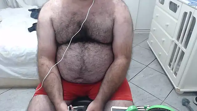 Snapshot of MysterBearMG chatting on February 2, 11:42 pm MysterBearMG online show from February 2, 11:42 pm