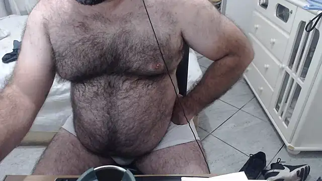 Snapshot of MysterBearMG chatting on February 5, 10:55 pm MysterBearMG online show from February 5, 10:55 pm