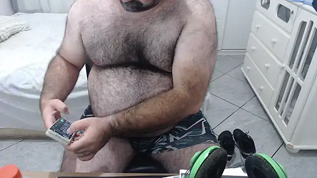 Snapshot of MysterBearMG chatting on February 14, 12:09 am MysterBearMG online show from February 14, 12:09 am