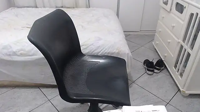 Snapshot of MysterBearMG chatting on February 15, 10:52 pm MysterBearMG online show from February 15, 10:52 pm