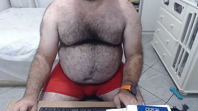 Snapshot of MysterBearMG chatting on February 18, 1:10 am MysterBearMG online show from February 18, 1:10 am