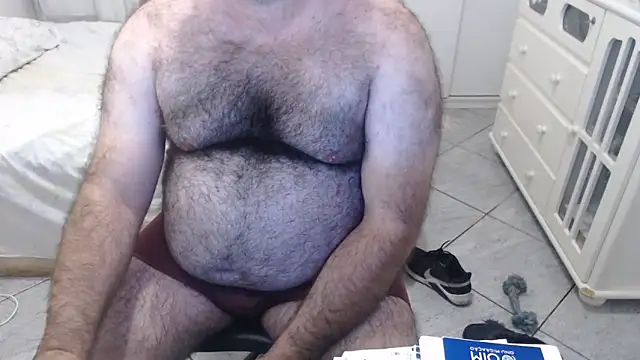 Snapshot of MysterBearMG chatting on February 21, 1:33 am MysterBearMG online show from February 21, 1:33 am