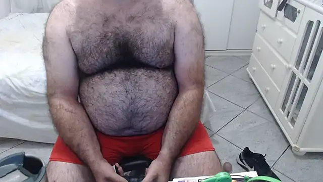 Snapshot of MysterBearMG chatting on February 24, 11:52 pm MysterBearMG online show from February 24, 11:52 pm