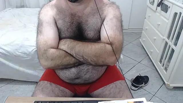 Snapshot of MysterBearMG chatting on February 26, 1:21 am MysterBearMG online show from February 26, 1:21 am