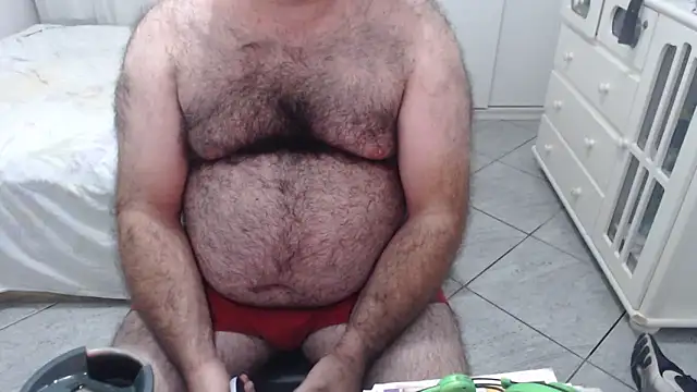 Snapshot of MysterBearMG chatting on February 28, 12:21 am MysterBearMG online show from February 28, 12:21 am