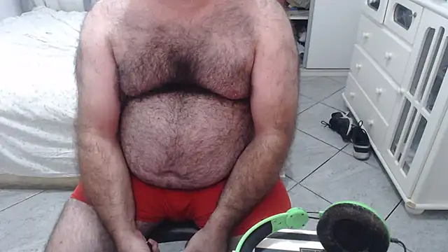 Snapshot of MysterBearMG chatting on March 3, 9:15 pm MysterBearMG online show from March 3, 9:15 pm