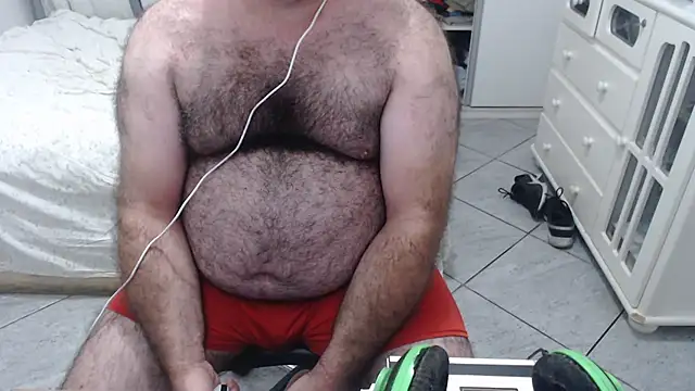 Snapshot of MysterBearMG chatting on March 4, 12:29 am MysterBearMG online show from March 4, 12:29 am