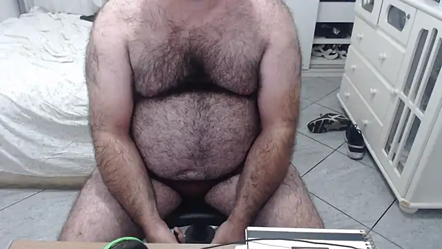 Snapshot of MysterBearMG chatting on March 4, 10:49 pm MysterBearMG online show from March 4, 10:49 pm