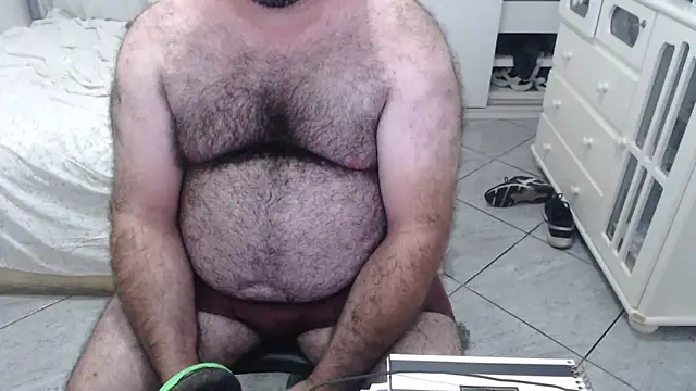 Snapshot of MysterBearMG chatting on March 5, 1:52 am MysterBearMG online show from March 5, 1:52 am