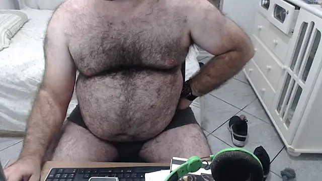 Snapshot of MysterBearMG chatting on March 7, 11:16 pm MysterBearMG online show from March 7, 11:16 pm