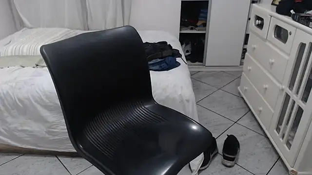 Snapshot of MysterBearMG chatting on March 19, 2:05 am MysterBearMG online show from March 19, 2:05 am