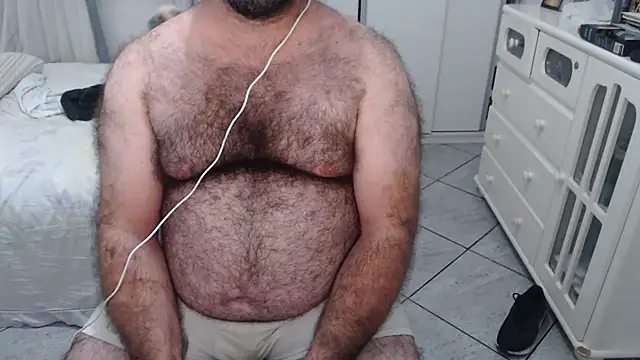 Snapshot of MysterBearMG chatting on March 22, 3:09 am MysterBearMG online show from March 22, 3:09 am