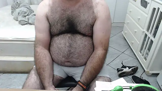 Snapshot of MysterBearMG chatting on September 21, 11:17 pm MysterBearMG online show from September 21, 11:17 pm