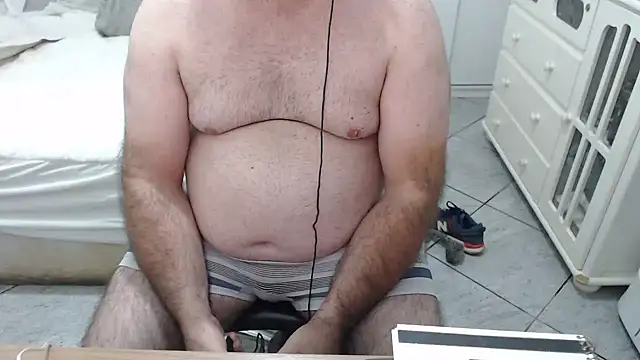 Snapshot of MysterBearMG chatting on October 6, 12:41 am MysterBearMG online show from October 6, 12:41 am