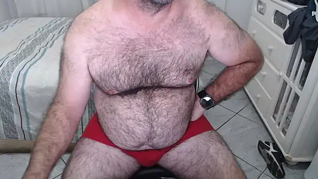 Snapshot of MysterBearMG chatting on April 15, 10:32 pm MysterBearMG online show from April 15, 10:32 pm
