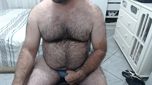 Snapshot of MysterBearMG chatting on April 16, 11:29 pm MysterBearMG online show from April 16, 11:29 pm