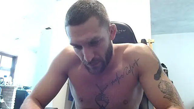 Snapshot of surfdog_95 chatting on October 22, 3:12 pm surfdog 95 online show from October 22, 3:12 pm