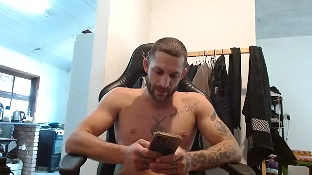 Snapshot of surfdog_95 chatting on October 24, 4:47 pm surfdog 95 online show from October 24, 4:47 pm