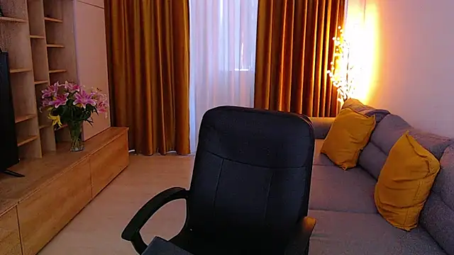  Mia Adams online show from September 22, 8:05 am