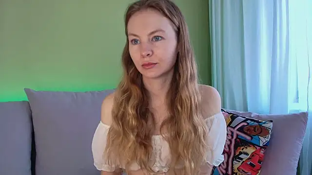 Snapshot of Cuddle_Cat chatting on February 18, 6:09 am Cuddle Cat online show from February 18, 6:09 am