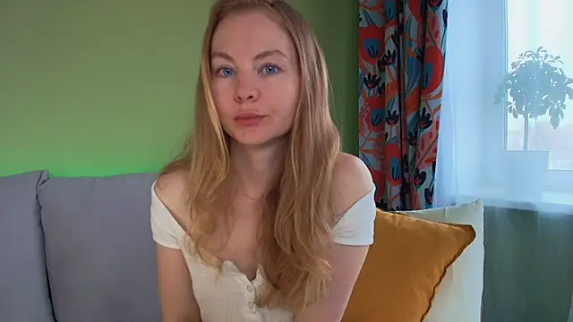 Snapshot of Cuddle_Cat chatting on April 12, 5:56 am Cuddle Cat online show from April 12, 5:56 am