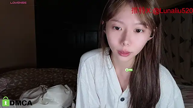 Snapshot of Luna520 chatting on January 5, 11:37 am Luna520 online show from January 5, 11:37 am