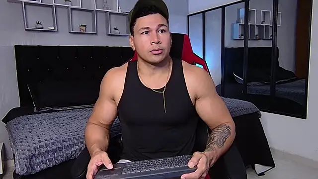 Snapshot of tyler_hank01 chatting on September 19, 10:10 pm tyler hank01 online show from September 19, 10:10 pm