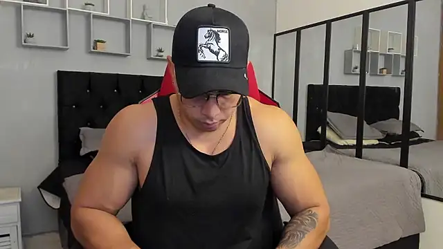 Snapshot of tyler_hank01 chatting on January 12, 10:04 pm tyler hank01 online show from January 12, 10:04 pm