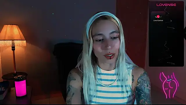 Saucy Jenn online show from December 25, 12:05 am